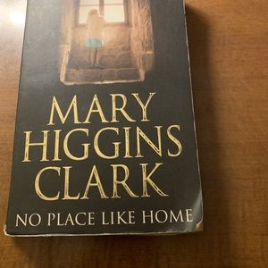 Mary Higgins Clark - No Place Like Home. Paperback.